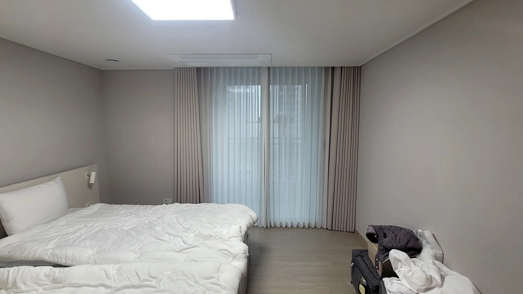 부천 페이지에 적용된 커튼·블라인드 실제 현장 시공 사진